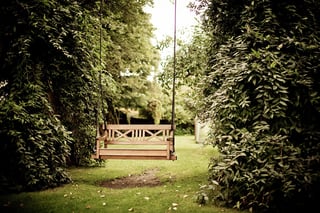Garden-bench-hanging-swing