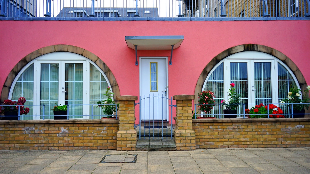 Front wall of hertitage home