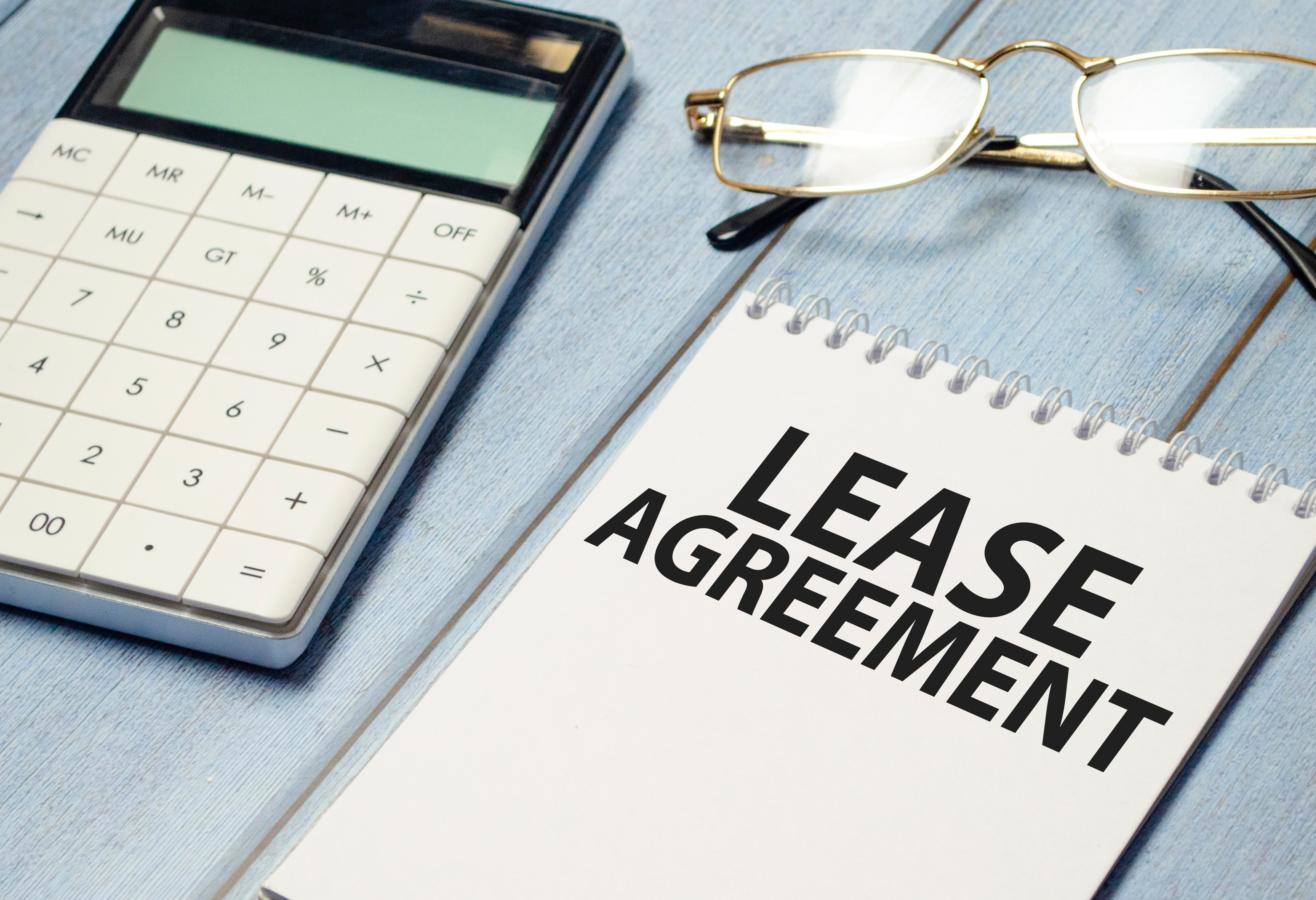 text-lease-agreement-sticker-with-calculator-business-concept